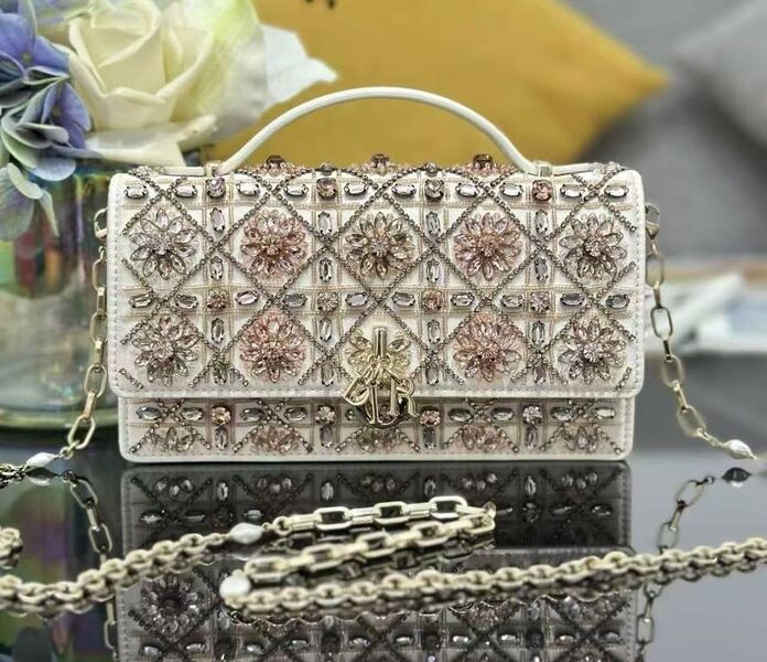 Сумка Christian Dior женский кожа бежевый 196556