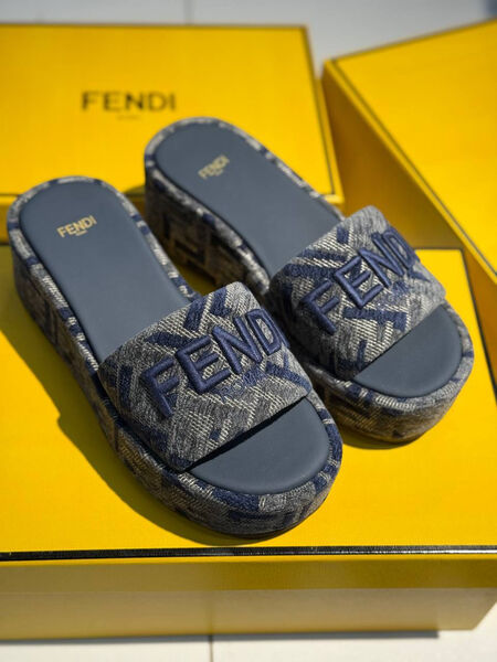 Шлепки Fendi женский текстиль графитовый 188767-2