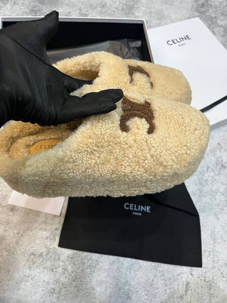 Шлепки Celine женский натуральный мех бежевый 126134-2