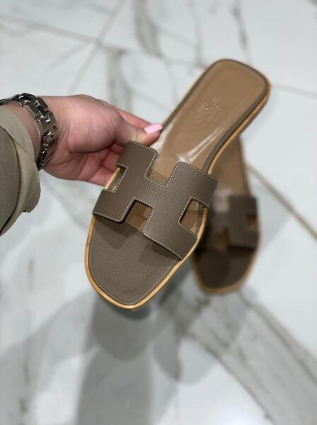 Шлепки Hermès женский кожа бежевый 89413-4