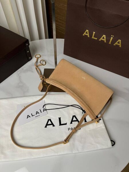 Сумка Alaïa женский кожа бежевый t2513450-1-6