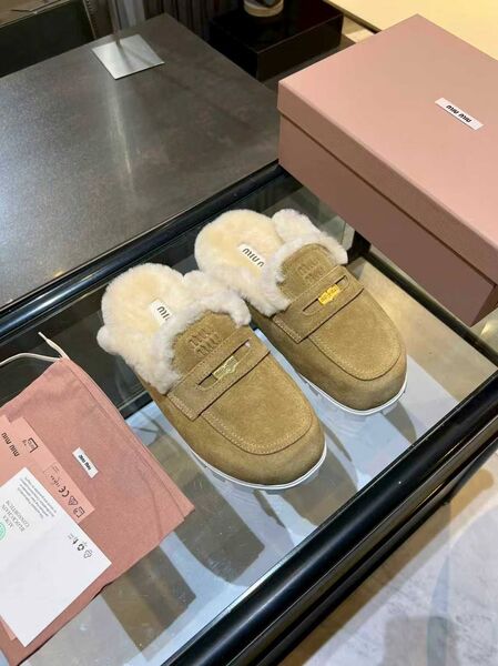 Женские меховые тапочки Miu Miu женский замша бежевый a1429452-1-2