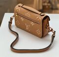 Сумка Louis Vuitton Pochette Metis женский кожа бежевый 174556-3