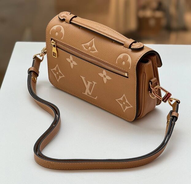Сумка Louis Vuitton Pochette Metis женский кожа бежевый 174556-3