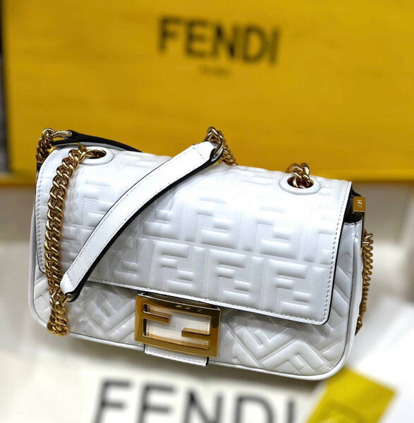 Сумка Fendi Baguette женский кожа белый 141993-3