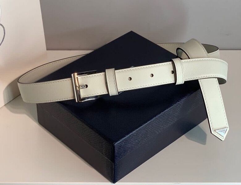 Женский ремень Prada женский кожа белый 93387