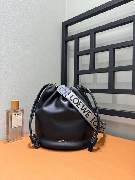 Женская сумка Loewe Flamenco Purse женский кожа черный 159478