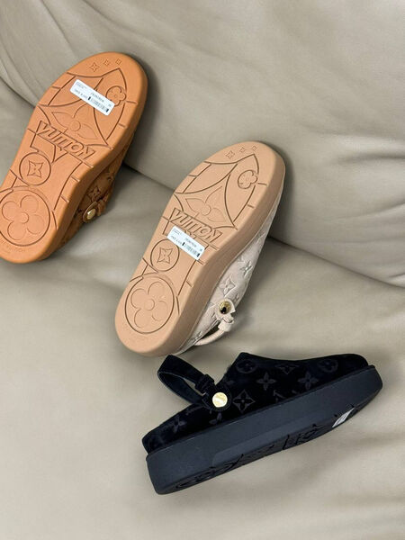 Сандалии Louis Vuitton женский замша черный 134221-2
