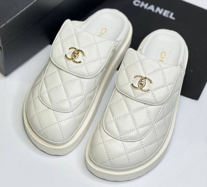 Сабо Chanel женский кожа swift молочный 139995