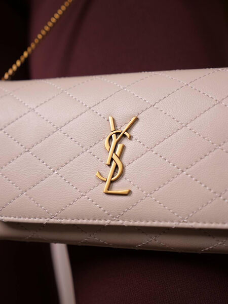 Сумка Saint Laurent женский кожа белый 174313-3