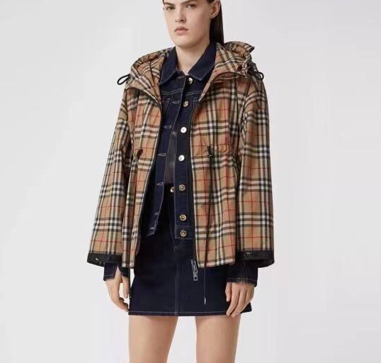 Куртка Burberry женский бежевый 37770