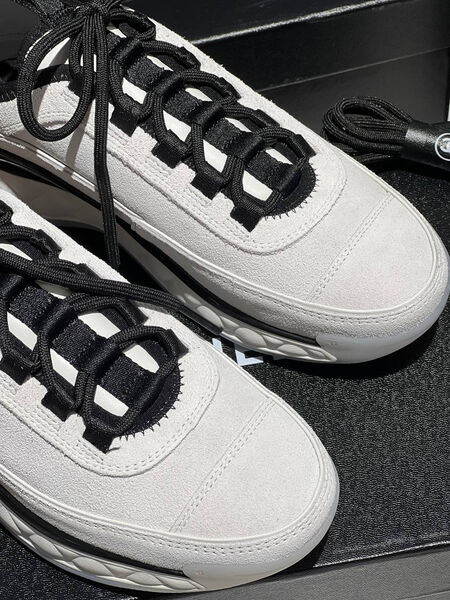 Кроссовки Chanel женский замша белый 147684-3
