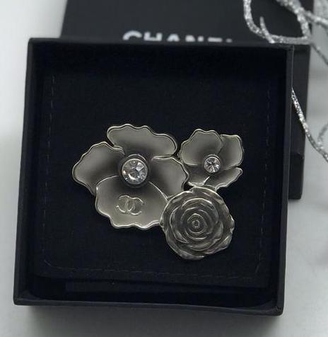 Брошь Chanel 10405
