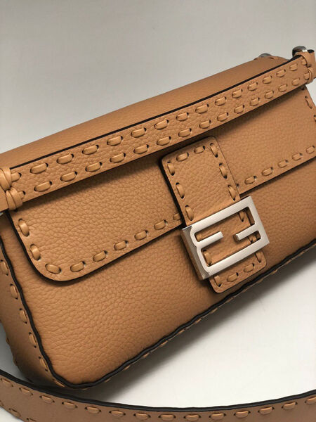 Сумка Fendi Bacuette женский кожа 117729