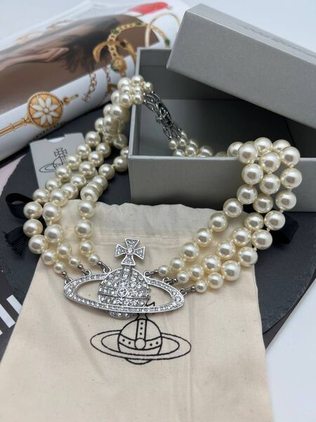 Колье Vivienne Westwood белый 175330-2