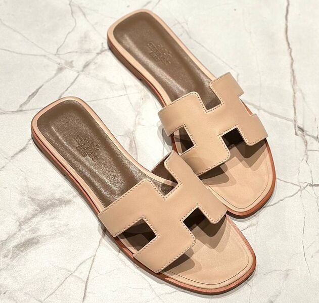 Шлепки Hermès женский кожа бежевый 148502