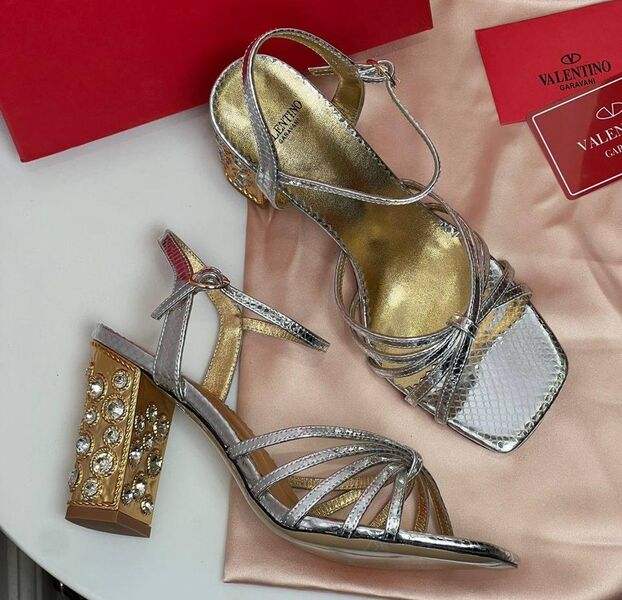 Босоножки Valentino женский кожа графитовый 180898