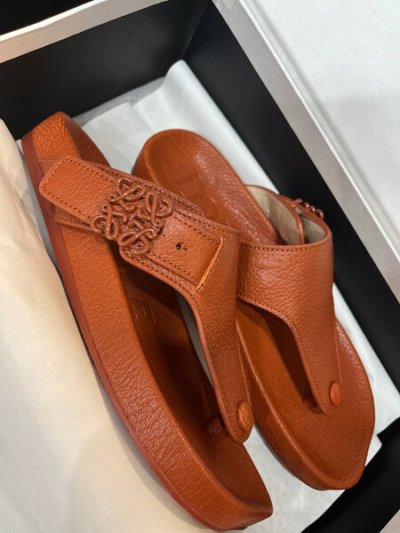 Шлепки Loewe женский кожа бежевый 154952-2