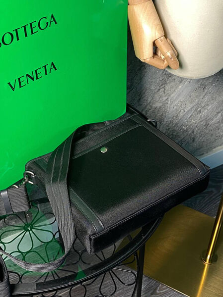 Мужская сумка месенджер Bottega Veneta мужской кожа черный 132081-5