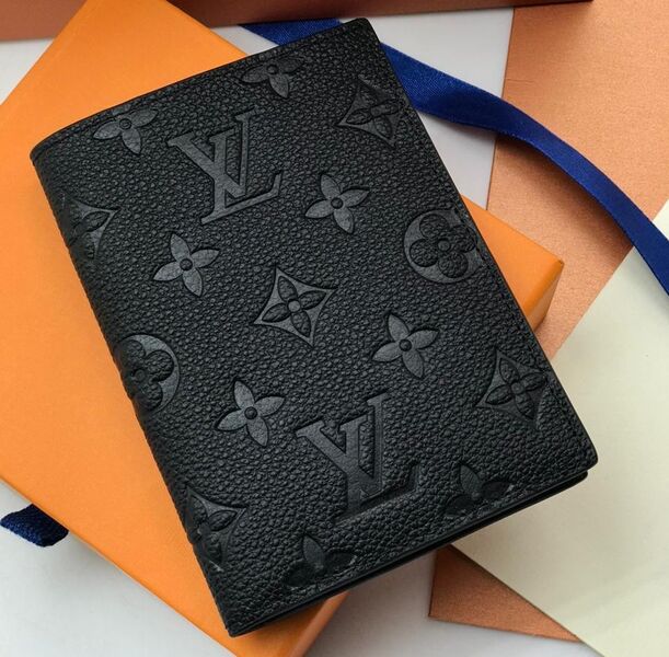 Мужская обложка на паспорт Louis Vuitton мужской кожа черный 107699