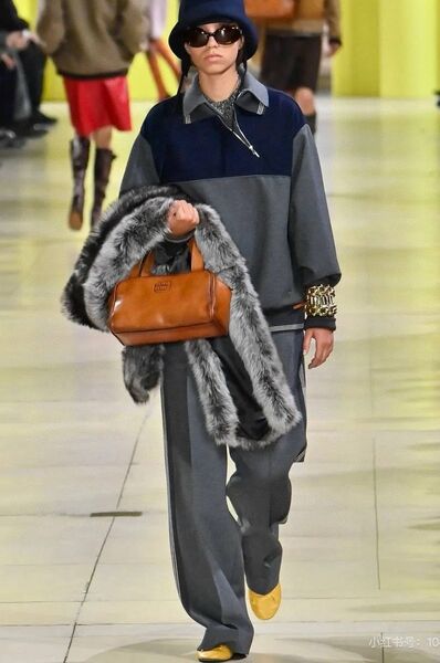 Костюм Miu Miu женский графитовый 194573
