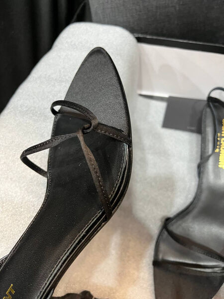 Босоножки Saint Laurent женский кожа черный 155611-5