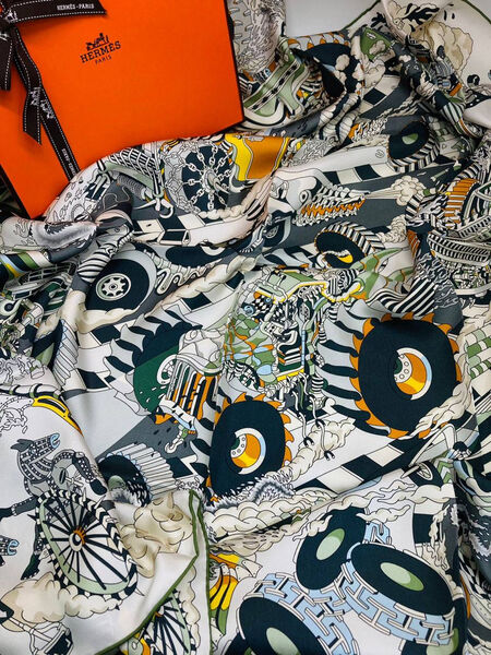 Платок Hermès женский шелк болотный 164178