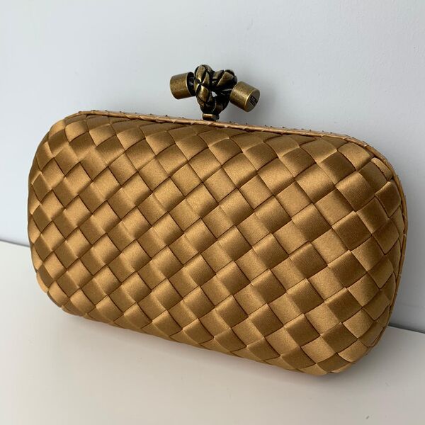 Клатч Bottega Veneta Knot женский сатин бронзовый 26052