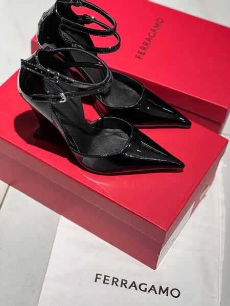 Туфли Ferragamo женский кожа черный 136793-2