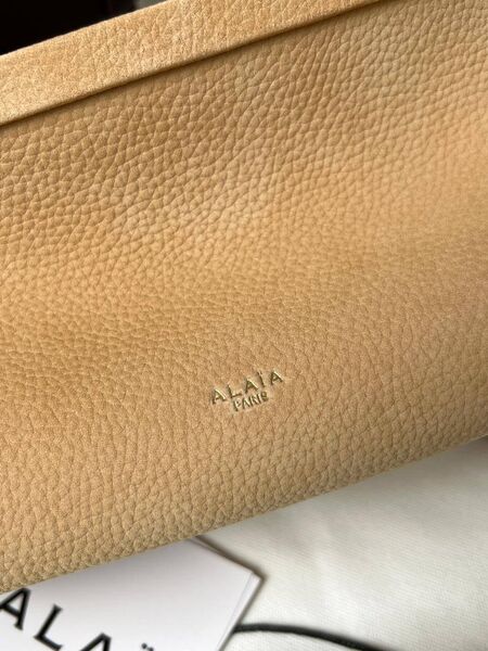 Сумка Alaïa женский кожа бежевый t2513450-1-7