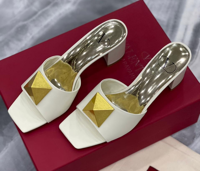 Босоножки Valentino женский кожа белый 12845
