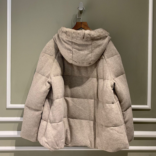 Пуховик Loro Piana женский бежевый 62821-3