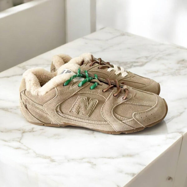 Кроссовки Miu Miu женский замша бежевый 165725-3