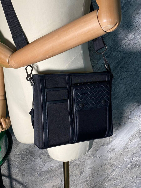 Мужская сумка месенджер Bottega Veneta мужской кожа черный 132081-2