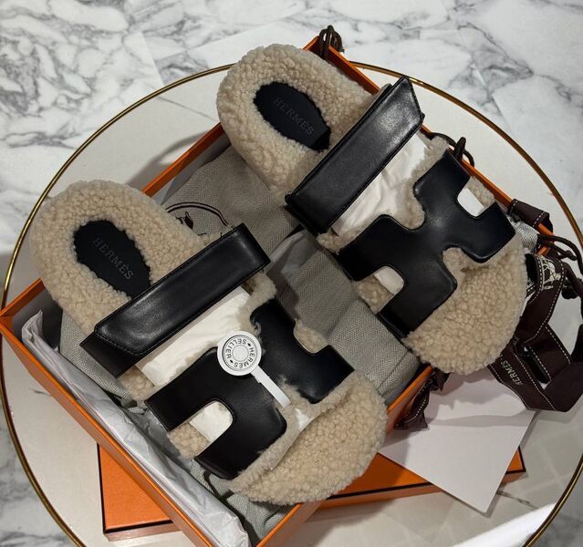 Шлепки Hermès женский кожа черный 193381