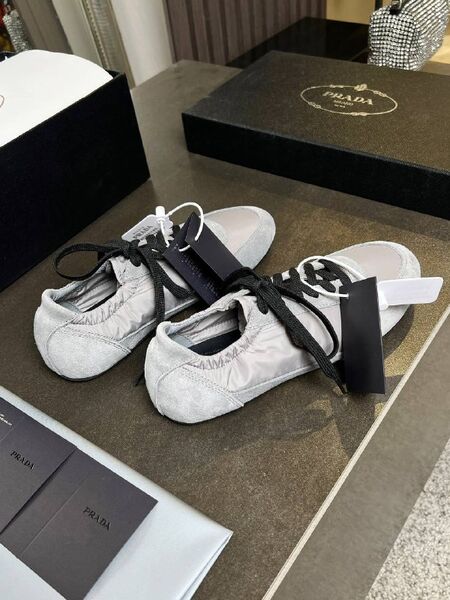 Женские кроссовки Prada Wmns Collapse Re-Nylon And Suede Sneaker женский кожа серый c4849344-1-3
