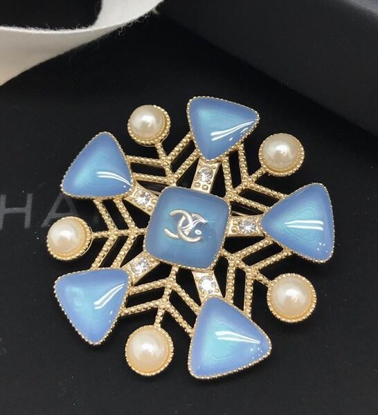Брошь Chanel 10423