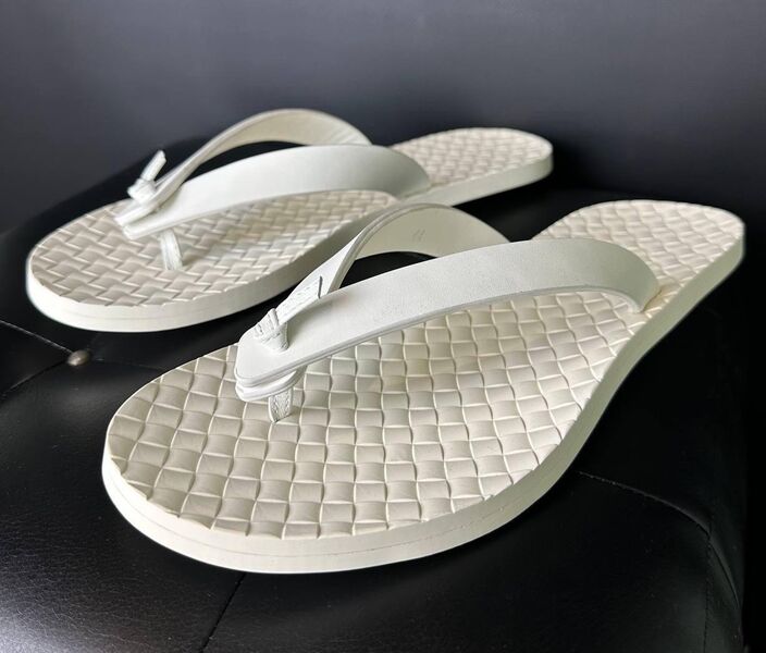 Мужские шлепки Bottega Veneta мужской резина белый 153770