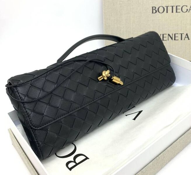 Клатч Bottega Veneta женский кожа черный 136349