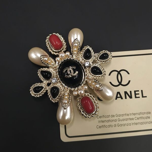 Брошь Chanel 10449