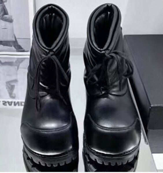 Ботинки Balenciaga женский кожа черный 137566