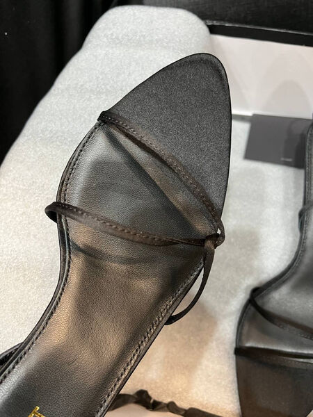 Босоножки Saint Laurent женский кожа черный 155611-4