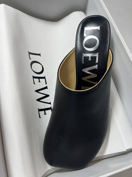 Мюли шлепки Loewe женский кожа черный 149576-4