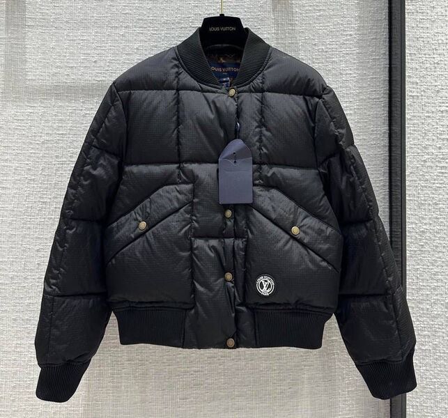 Пуховик Louis Vuitton женский черный 124769