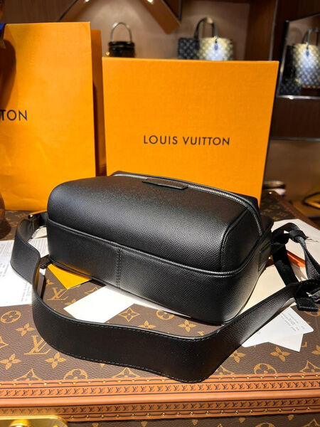 Мужская сумка мессенджер Louis Vuitton мужской кожа черный 113422-5