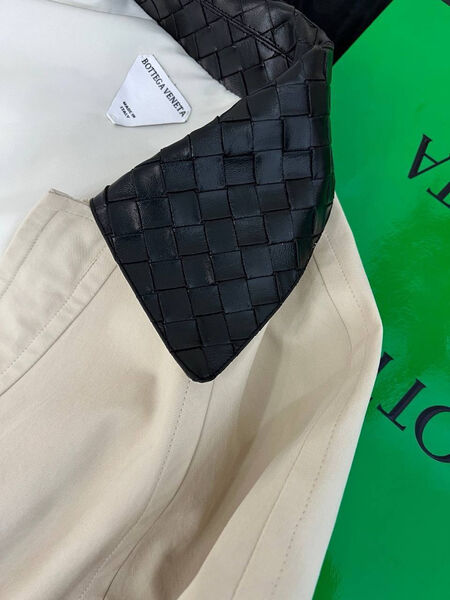 Куртка Bottega Veneta женский бежевый 183016-4