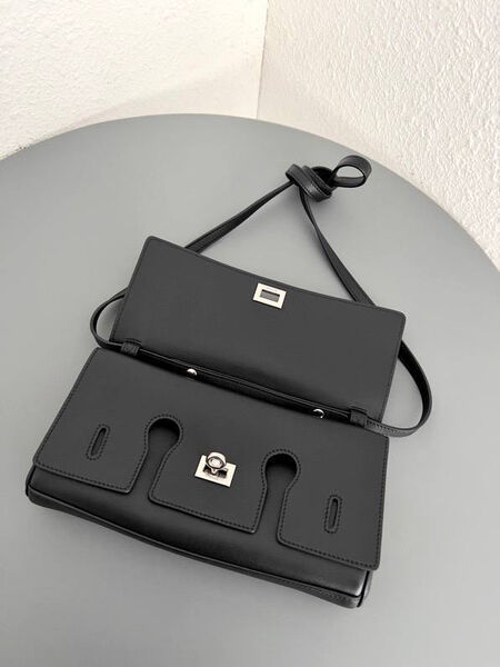 Сумка Balenciaga Bel Air женский кожа черный 180857-8