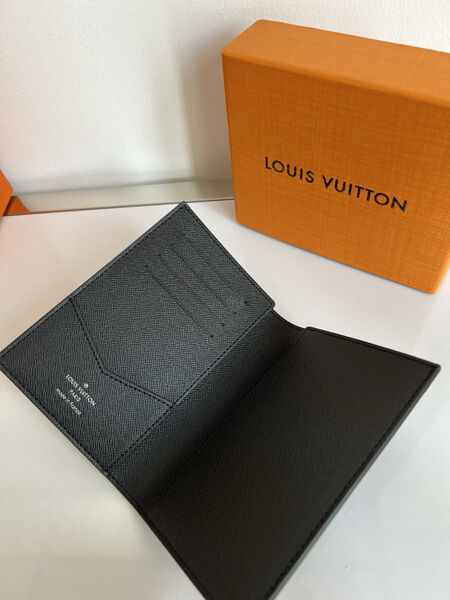 Обложка на паспорт Louis Vuitton мужской кожа черный 149885-2