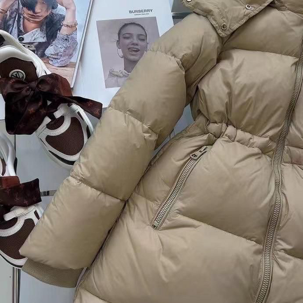 Пуховик Burberry женский бежевый 62464-4