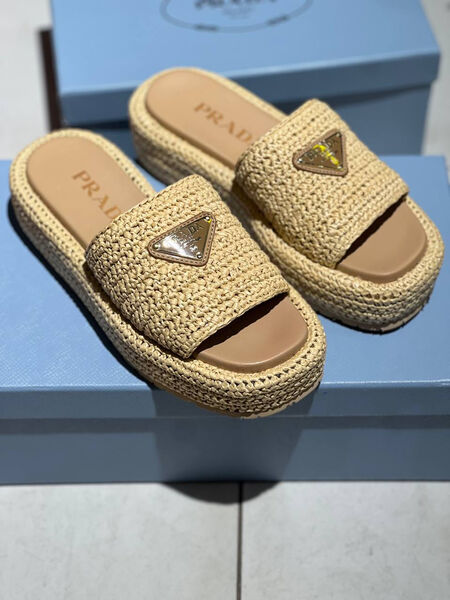 Шлепки Prada женский кожа бежевый 116792-6